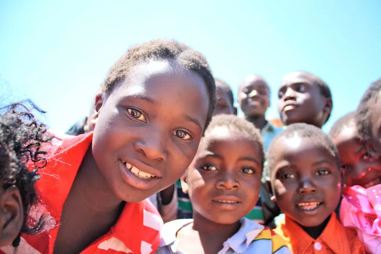 niños africanos sonriendo