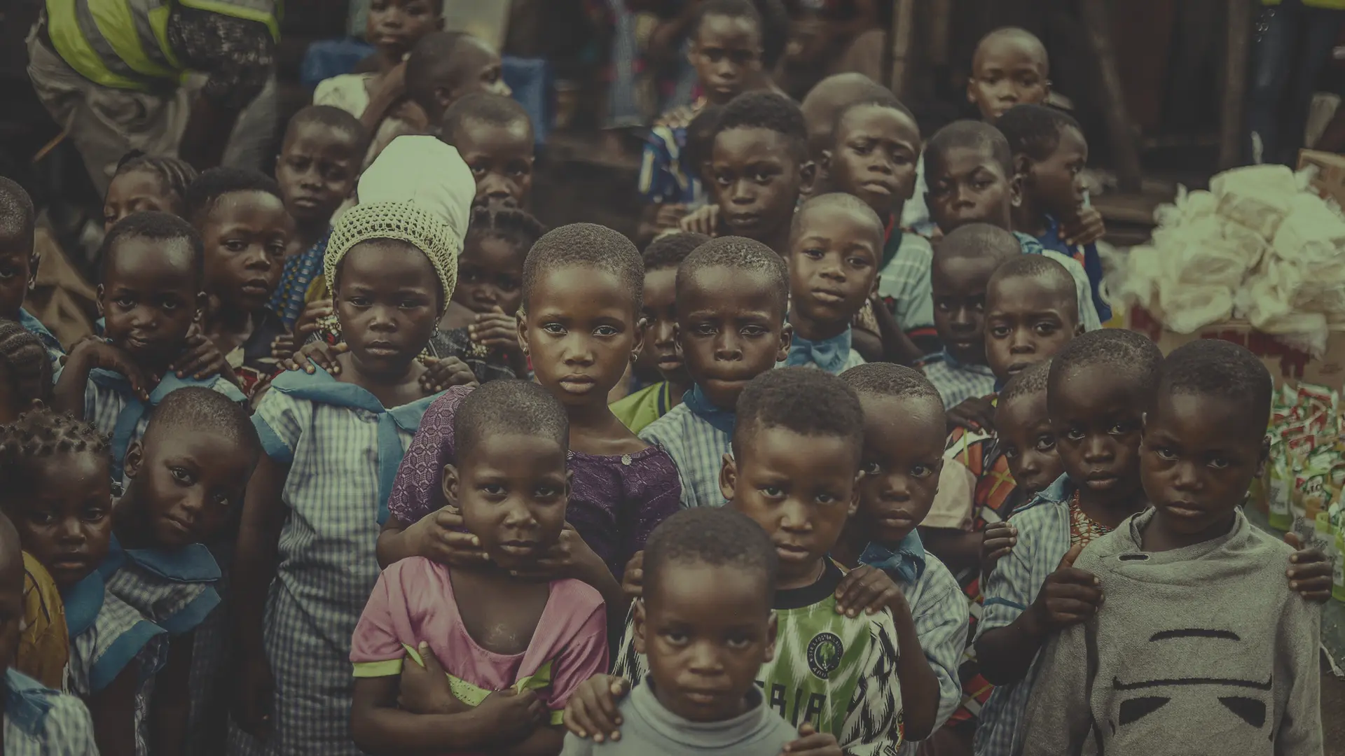 niños africanos en estado de pobreza